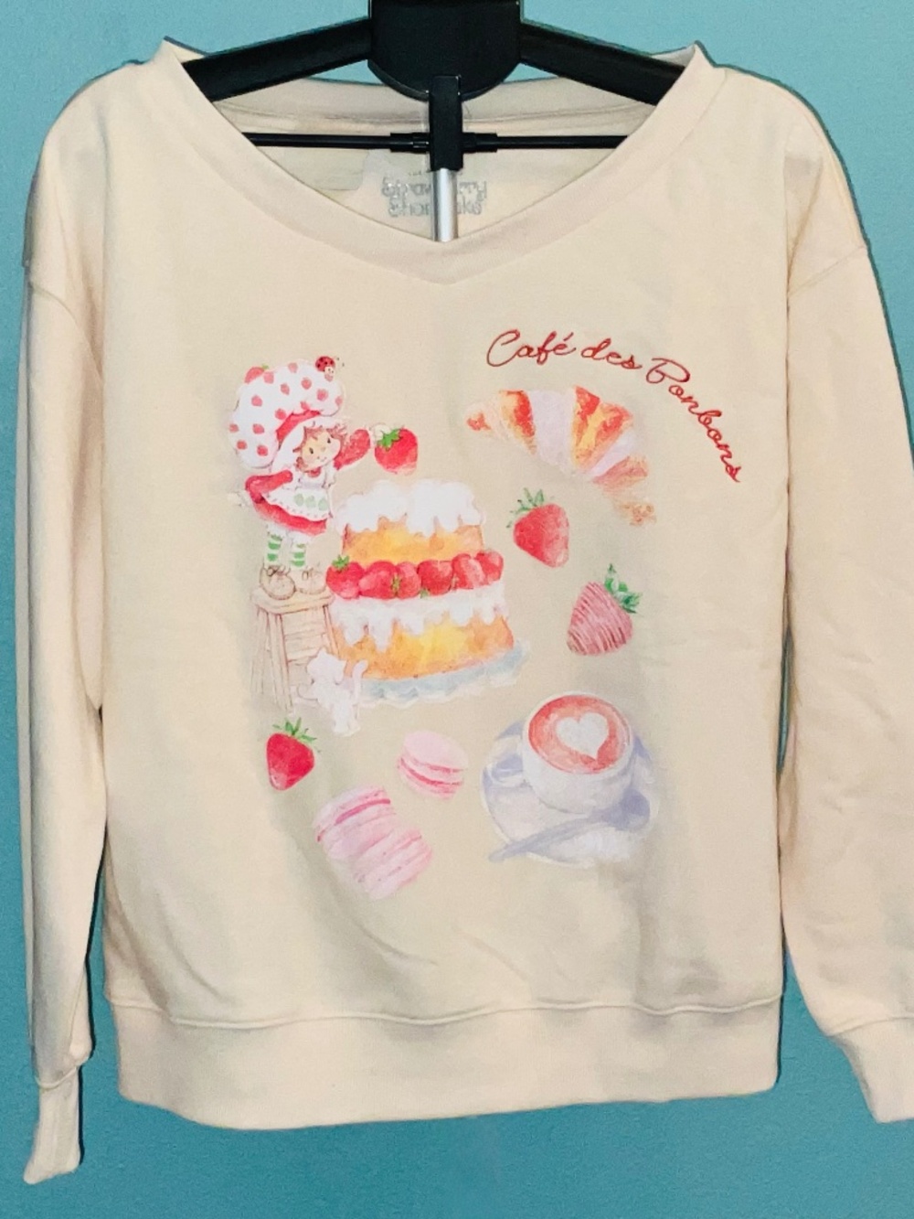 Strawberry Shortcake Pull-Over V Loose Boxy Sweatshirt. NWOT. Women’s